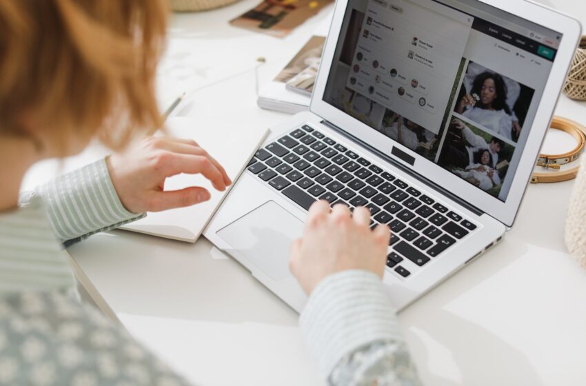 How Virtual Assistants Can Help with Social Media Management